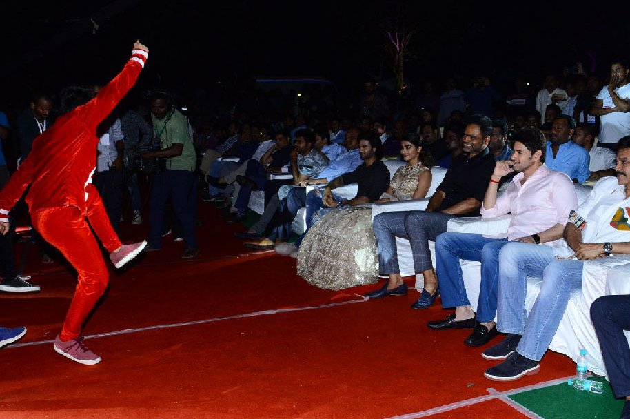 Maharshi-Movie-Pre-Release-Event